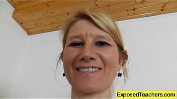 Blondie ripe masturbating