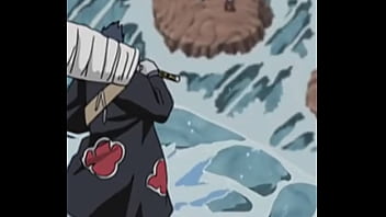 Tenten geme para membro da akatsuki ao ver sua grossura