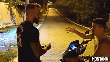 Loira chamou dois paus amigos pra fazer dp