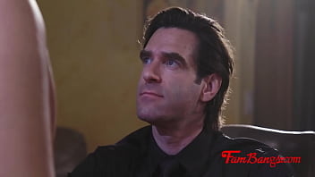 Blindfold feast family's in heat