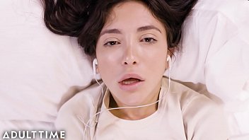 Jane wilde shows us how she masturbates