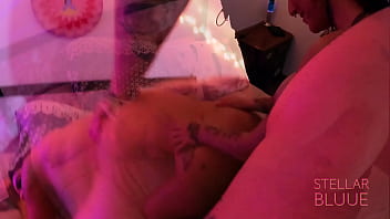 Ruiva gostosa faz surpresa para namorada com seu cintaralho grande grosso e preto teaser collab manu sweet