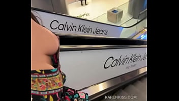 Adoro a palavra corno encho a boca pra chamar meu marido de corno e isso me deixa louquinha e quando olho para calça de