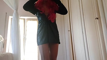 My stepmom sends an audition video to become a porn actress