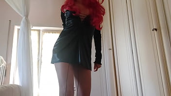 My stepmom sends an audition video to become a porn actress