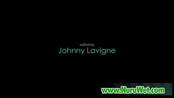 Blondie enjoys pussy fingered