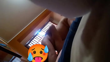 Esposo deja una camara escondida en mi cuarto y ve como su amigo me coje