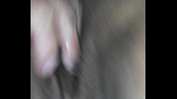 Gorda sendo dedada pelo seu macho