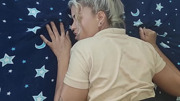 Convenzo a mi hermanastra de follar otra vez al principio no quería pero goza como puta Convenzo a mi hermanastra de follar otra vez al principio no quería pero goza como puta