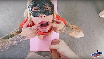 Beautiful babe perfect round butt and puffy pussy with a nice pair of ducklips giving a blowjob