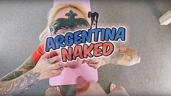 Beautiful babe perfect round butt and puffy pussy with a nice pair of ducklips giving a blowjob