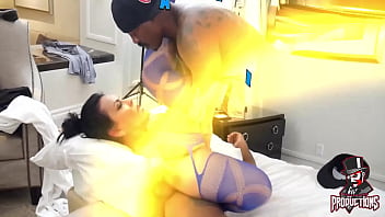 Hot milf fucks food delivery guy eliza rae and myster mysterious