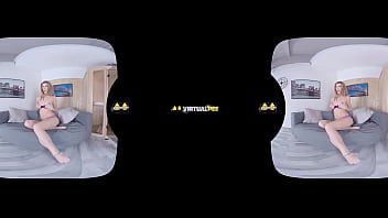 Redhead gets off while pissing in virtual reality