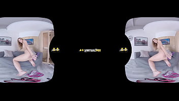 Redhead gets off while pissing in virtual reality