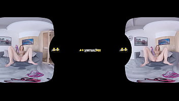 Redhead gets off while pissing in virtual reality