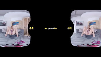 Redhead gets off while pissing in virtual reality