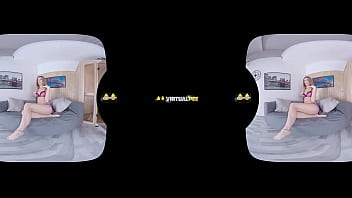 Redhead gets off while pissing in virtual reality