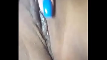 Cachonda mostrando concha