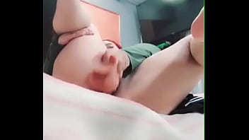 Jugando con mi dildo enorme