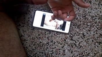 Me regala fotitos y videos yo lo disfruto