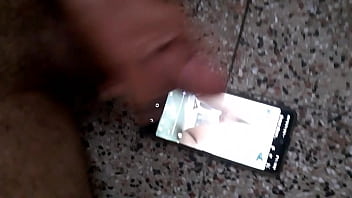 Me regala fotitos y videos yo lo disfruto