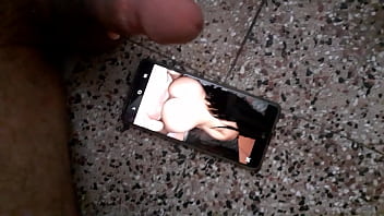 Me regala fotitos y videos yo lo disfruto