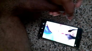 Me regala fotitos y videos yo lo disfruto