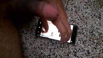 Me regala fotitos y videos yo lo disfruto