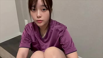 看護師専門学校の制服を着ながら電マおなにーしたらビチャビチャ聖水が出てきてイキまくりました