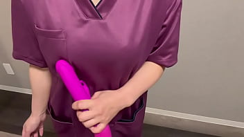 看護師専門学校の制服を着ながら電マおなにーしたらビチャビチャ聖水が出てきてイキまくりました