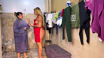 Empregada doméstica que chegou da bahia pra trabalhar em são paulo baiana do rabo gigante acabou metendo gostoso com seus patrões