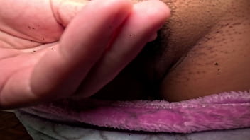 Exibindo e fodendo o cuzinho da minha esposa pela manhã