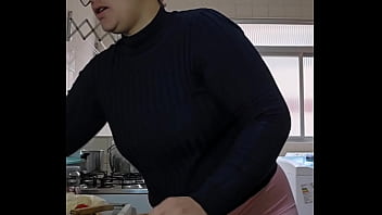 Eu finjo que estou cozinhando na verdade eu gosto de exibir e a buceta inchada Eu finjo que estou cozinhando na verdade eu gosto de exibir e a buceta inchada