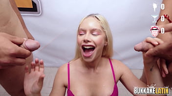 Bukkake latin jovencita bsile vivian lola toma mucho esperma latinoamericana
