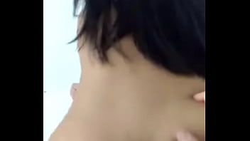 Novinha gostosa sentando