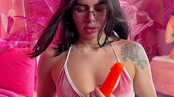 Lary cubas mostrando tudo