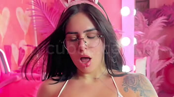 Lary cubas mostrando tudo