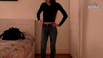 On doit vraiment partager le même lit tu as invité ta meilleure amie en