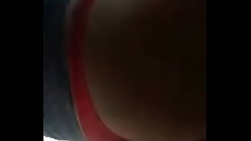 Putita culona muestra culo en tanga roja