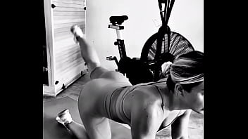 Msacs is lifting those cakes