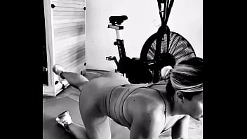 Msacs is lifting those cakes