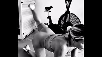 Msacs is lifting those cakes