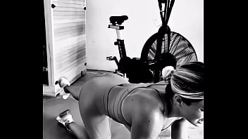 Msacs is lifting those cakes