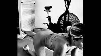 Msacs is lifting those cakes