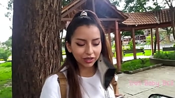 Me encontre a una linda chica sola y me ofreci a llevarla Me encontre a una linda chica sola y me ofreci a llevarla