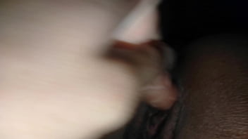 ยัดควยเข้ารูหีตามด้วยควยปลอมและดิวโด้จนแตดเกือบฉีก