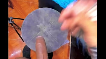 Anal sin malas intenciones usando crema para dilatar el culo