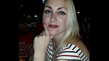 Esposa puta lena abierta de piernas pajeandose como una guarra hasta el orgasmo