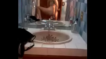 Con el coño lleno de leche de mi vecino le mando videos a mi esposo Con el coño lleno de leche de mi vecino le mando videos a mi esposo