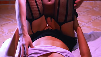 Padrastro y la amiga de su hermanas